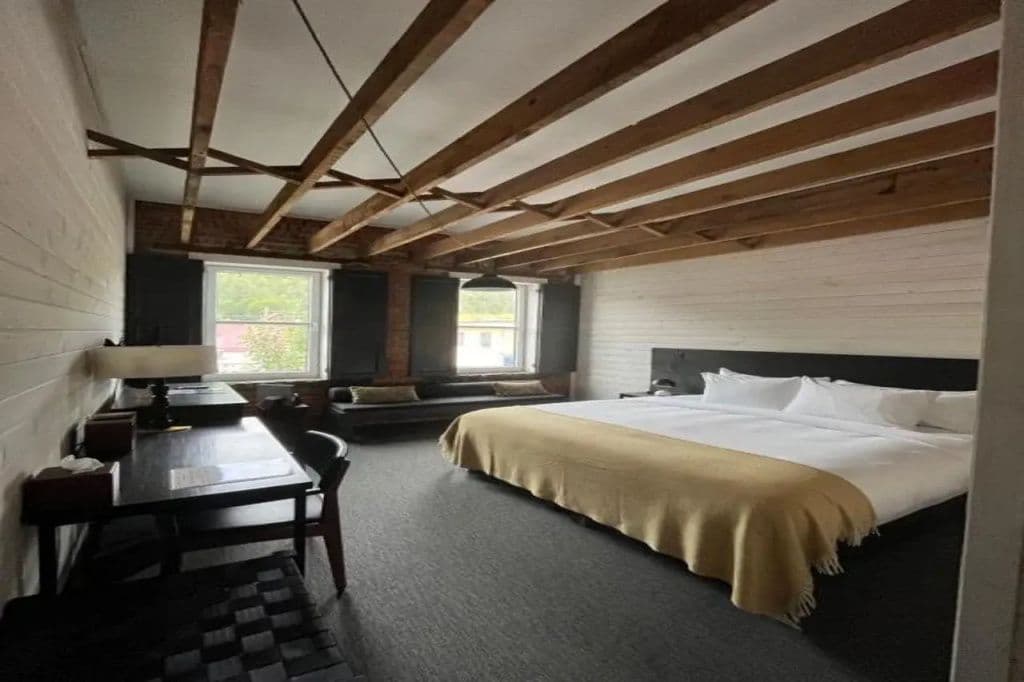 Eleven Revelstoke Lodge gallery 2
